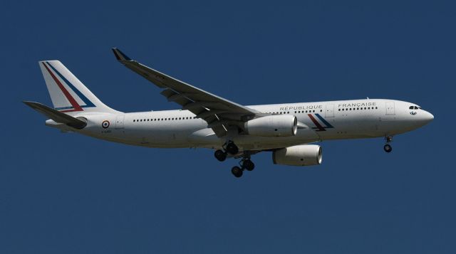 Airbus A330-200 (F-UJCU) - On final approach to 15R.
