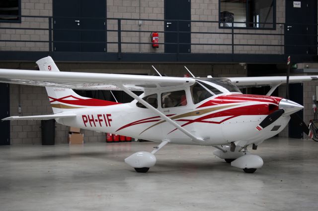 Cessna Skylane (PH-FIF)