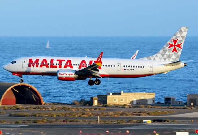 Boeing 737 MAX 8 (9H-VUD)