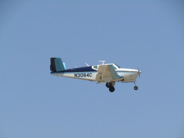 Beechcraft 35 Bonanza (N3084C) - Landing RWY 20R