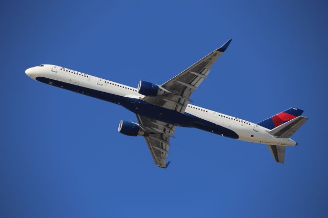 BOEING 757-300 (N595NW)