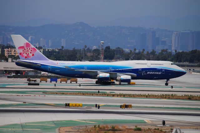 Boeing 747-400 (B-18210) - The "DREAMLINER" livery visits KLAX once more.