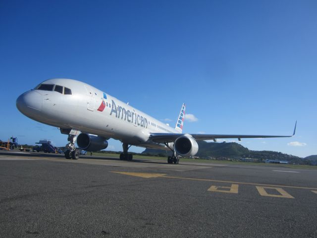 Boeing 757-200 (N190AA)