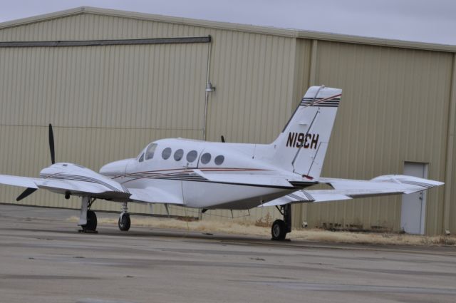 Cessna 421 (N19CH)