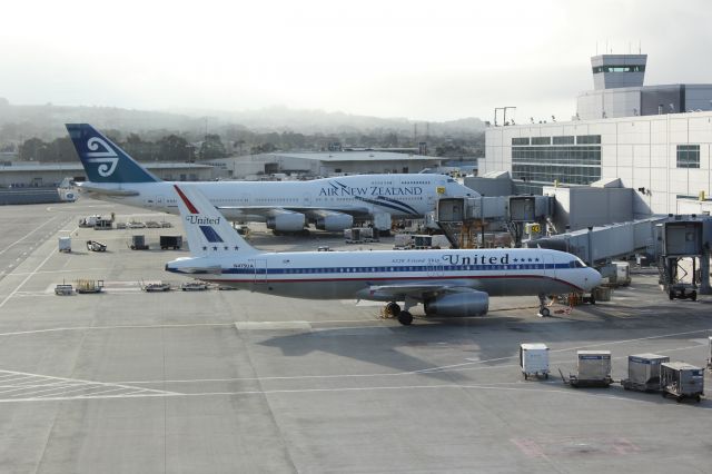 Airbus A320 (N475UA)