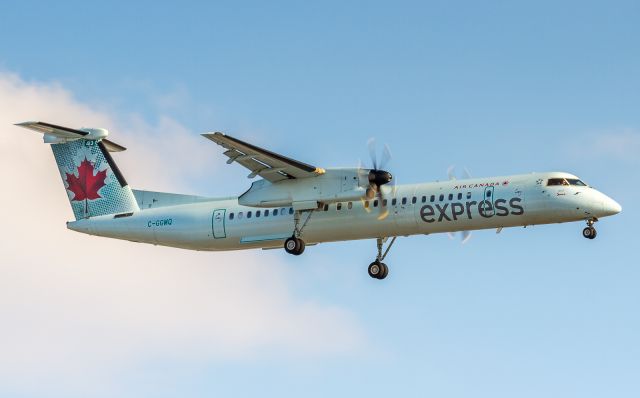 de Havilland Dash 8-400 (C-GGMQ)