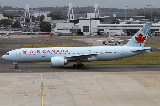 Boeing 777-200 (C-FIUJ)
