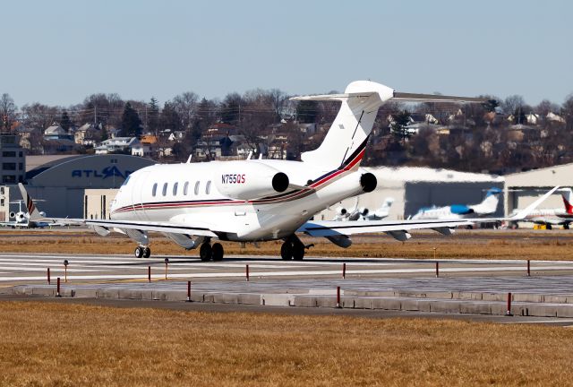 Canadair Challenger 350 (N755QS)