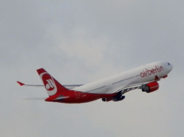 Airbus A330-200 (D-ALPI)