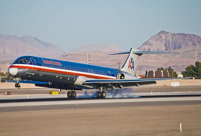 McDonnell Douglas MD-82 (N7547A) - American Airlines N7547A landing at McCarran.