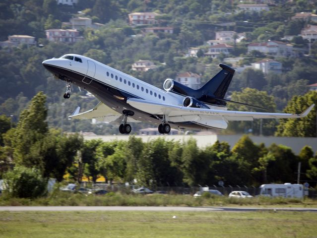 Dassault Falcon 7X (G-SVNX) - Take off runway 17.