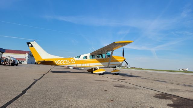 Cessna 206 Stationair (N223LD) - Original paint scheme!