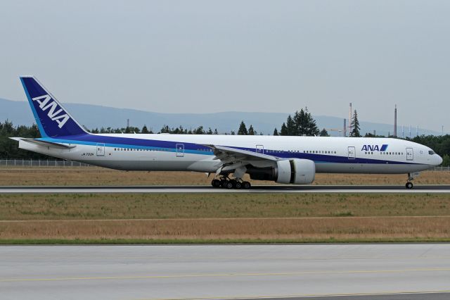 BOEING 777-300 (JA733A)