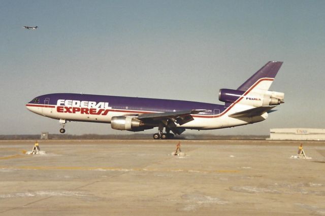 McDonnell Douglas DC-10 (N322FE)