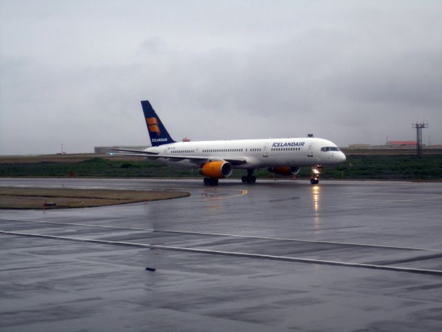 Boeing 757-200 (TF-FIC)