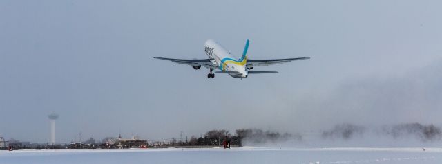 BOEING 767-300 (JA01HD) - Hokkaido International Airlines / Boeing 767-33A/ERbr /Jan.11.2016 Hakodate Airport [HKD/RJCH] JAPAN