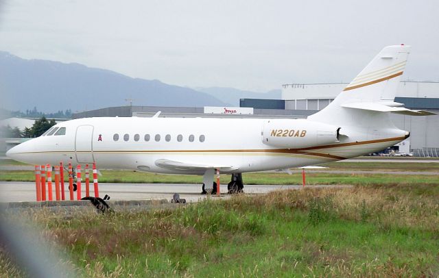 Dassault Falcon 2000 (N220AB)