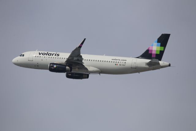 Airbus A320 (XA-VLF)