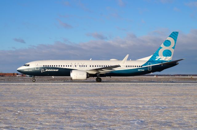 Boeing 737-800 (N8704Q) - KFAR