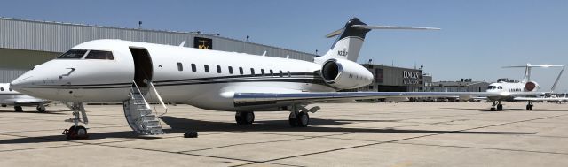 Bombardier Global 5000 (N37LP)