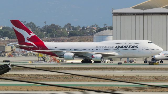 Boeing 747-400 (VH-OEI)