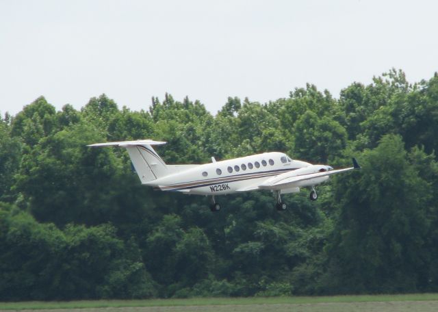 Beechcraft Super King Air 350 (N226K) - Taking off from the Downtown Shreveport airport.