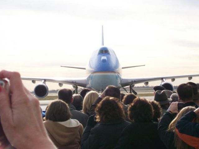 N29000 — - Air Force One taxiing with President Fords Body for his funeral in early 2007.