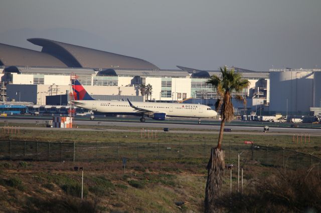 Airbus A321 (N316DN)