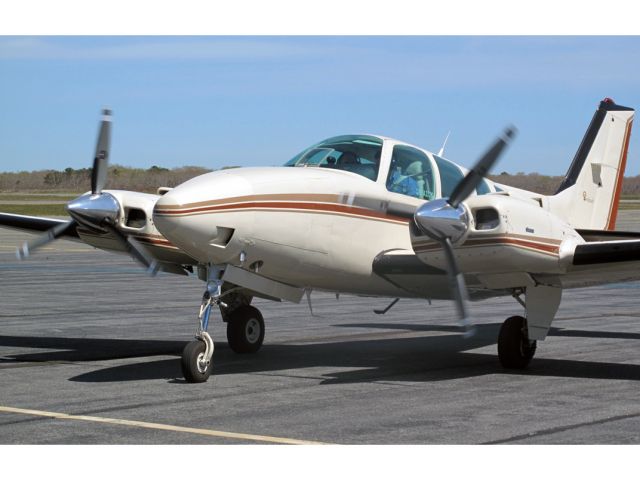 Beechcraft Baron (58) (N7237X) - Reliant Airs Beechcraft Baron BE58. Aircraft is re-painted in a whit/blue scheme.