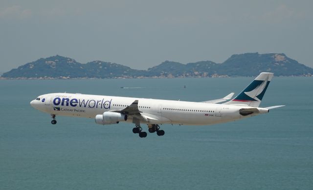 Airbus A340-300 (B-HXG)