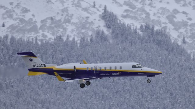 Learjet 45 (N129CB) - On approach