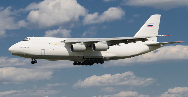 Antonov An-12 (RA-82042) - Approach to landing on 33L at BWI Airport MD.