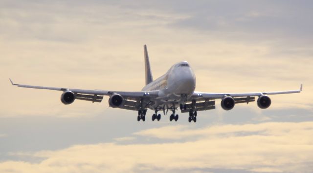 Boeing 747-400 (N409MC)