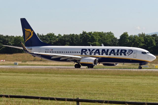 Boeing 737-800 (EI-DLJ)