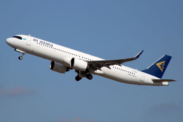 Airbus A321neo (EI-KGD) - Airborne off rwy 27R on 22-Sep-21 operating flight KZR946 to UACC.