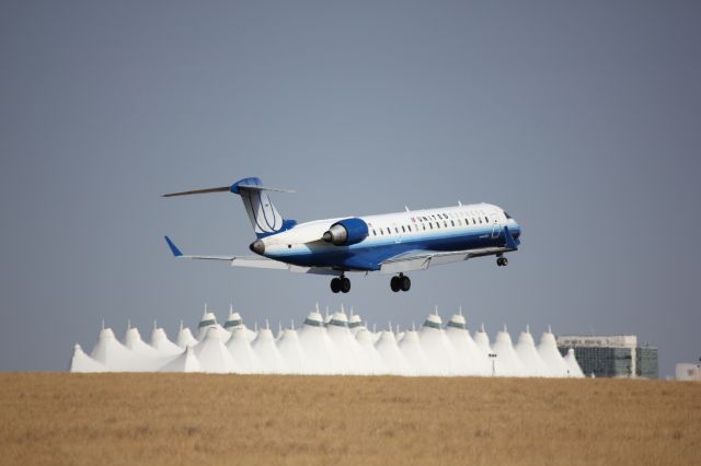 Canadair Regional Jet CRJ-700 (N792SK) - Landing on 35L.