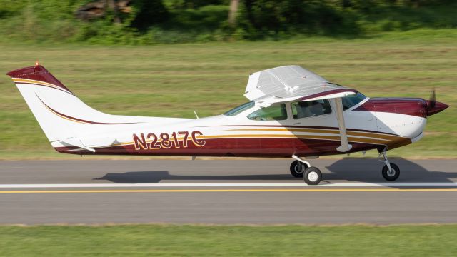 Cessna Skylane RG (N2817C) - N2817C slowing down on College Park Airport's runway 15 after a flight from Somerset 