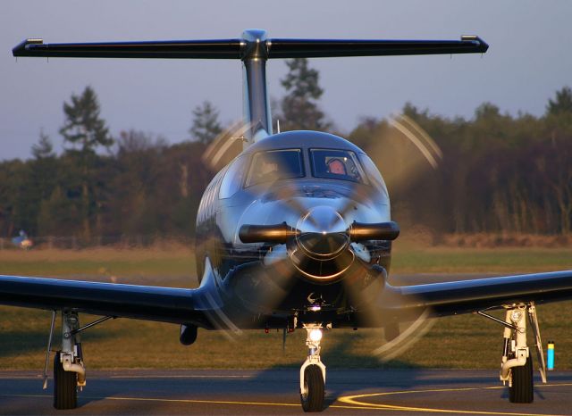 Pilatus PC-12 (N212LT)