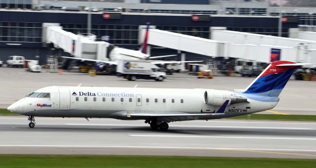 Canadair Regional Jet CRJ-200 (N912EV)