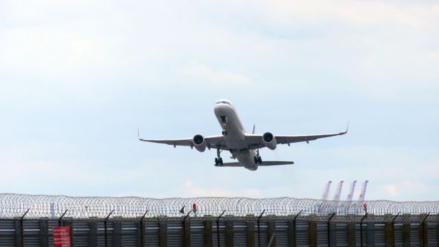 Boeing 757-200 (N17105)