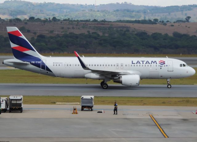 Airbus A320 (PR-TYF)