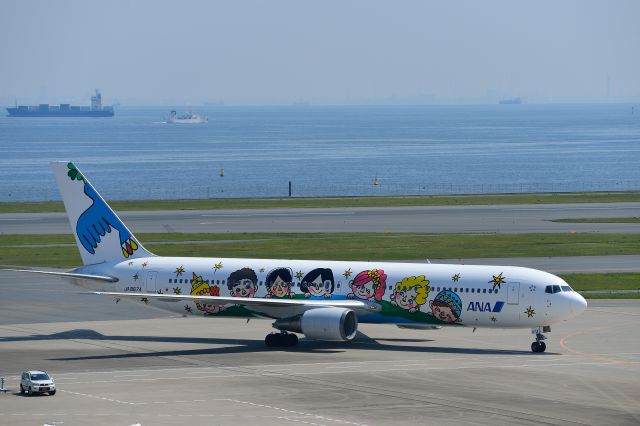 BOEING 767-300 (JA8674) - YUME(Dreem) jet