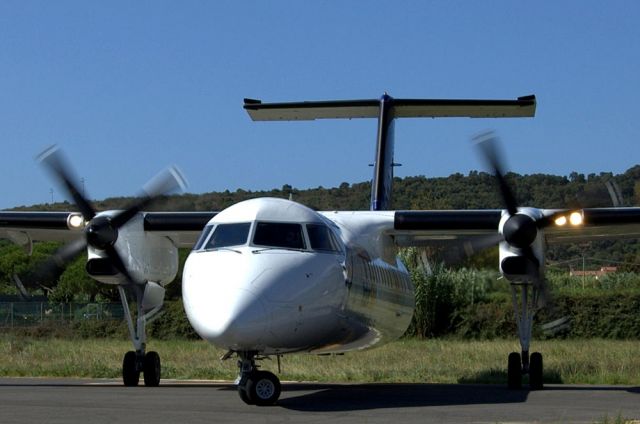 de Havilland Dash 8-300 (OE-LSB)