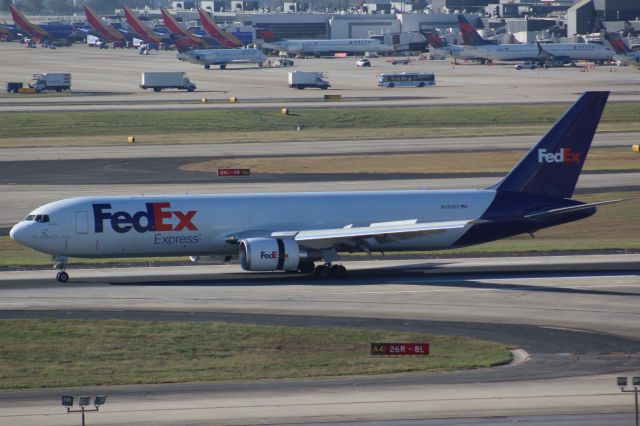 BOEING 767-300 (N265FE)