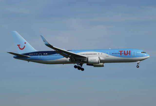 BOEING 767-300 (OO-JNL)