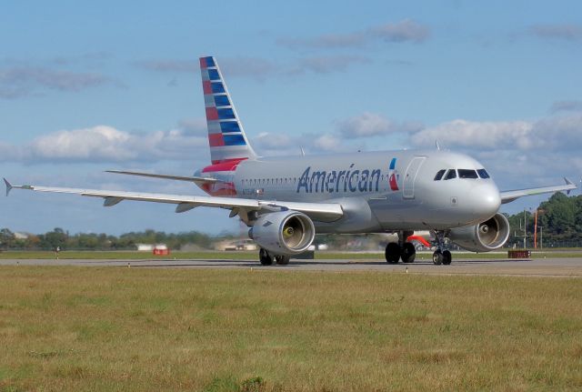 Airbus A319 (N715UW)