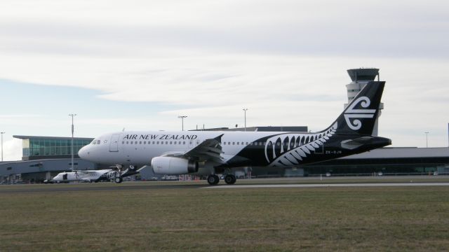 Airbus A320 (ZK-OJN)