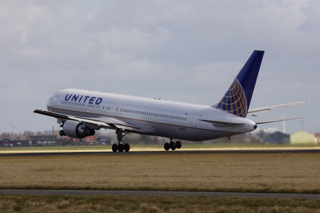 BOEING 767-300 (N659UA)