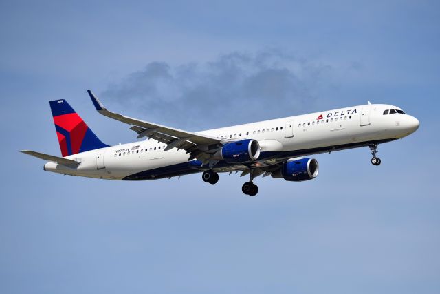 Airbus A321 (N392DN) - 5-R 07-14-20