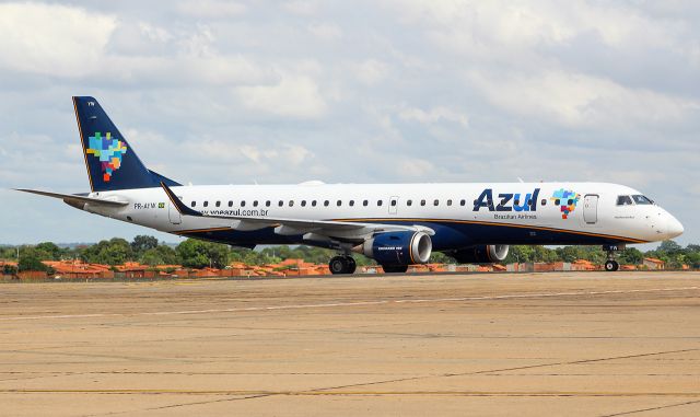 Embraer ERJ-190 (PR-AYW)
